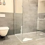 Baltischer Hof 32 *
